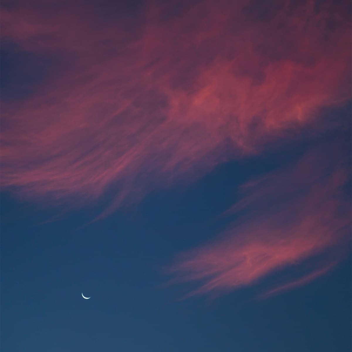 Waking Up in the Middle of the Night: Why It Happens and How to Stay Asleep